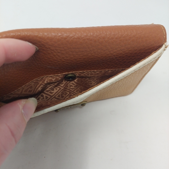 Relic Brown White Pebbled Leather Tricolor Wristlet Chevron Bifold Snap Wallet - Picture 4 of 11
